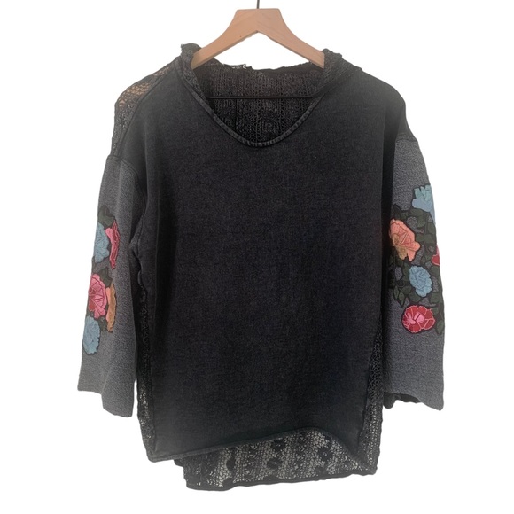 THE PYRAMID COLLECTION Floral Embroidered Hooded Pullover Top - Picture 2 of 12